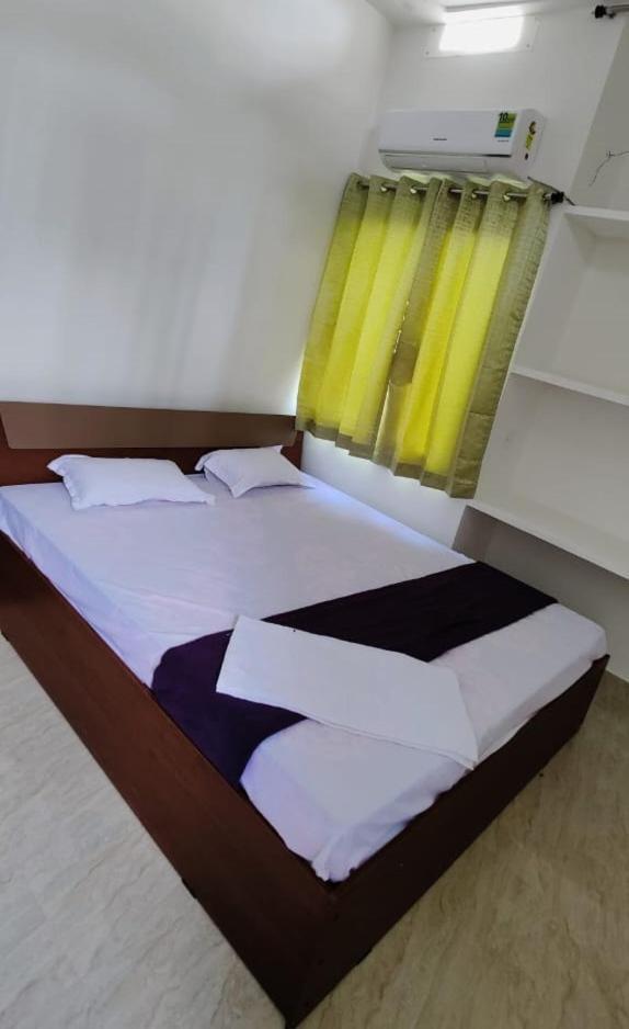 Glamour Palace Hotel Gaya Exterior photo