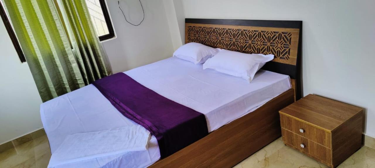 Glamour Palace Hotel Gaya Exterior photo